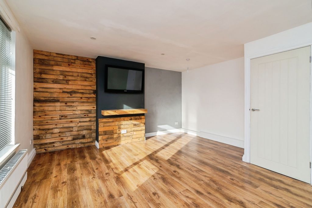 Property photo 2 of 10 Pbox-Img.Jpg