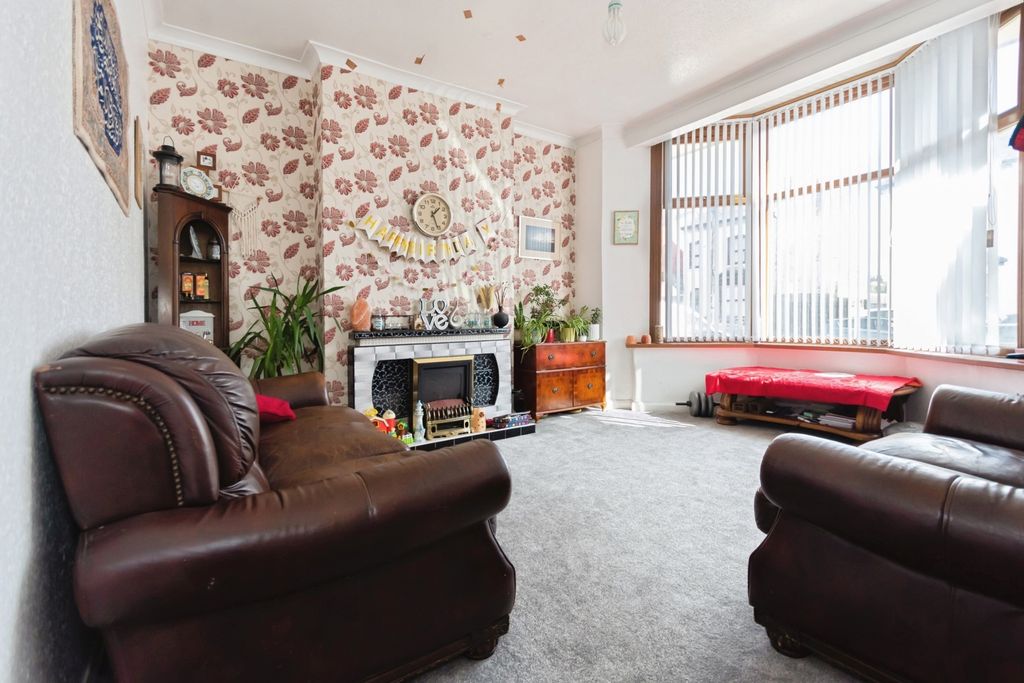 Property photo 2 of 25 Pbox-Img.Jpg