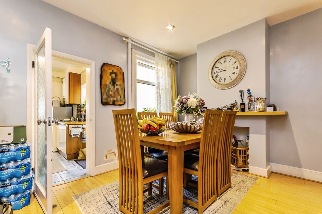 Property photo 3 of 17 Photo