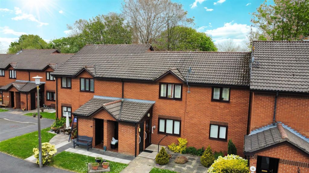 Property photo 1 of 17 Parklands