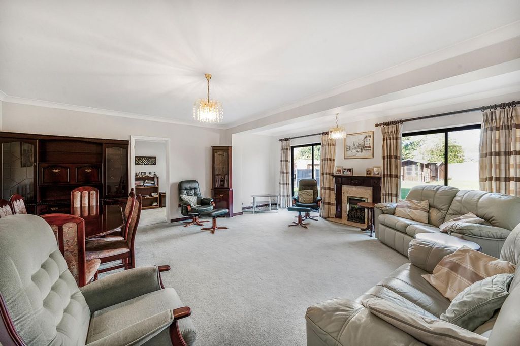 Property photo 3 of 18 Lounge/Dining Room