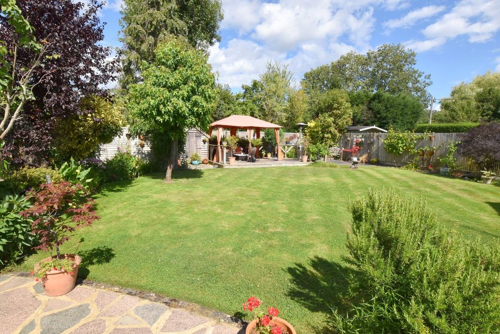 Property photo 2 of 16 Garden