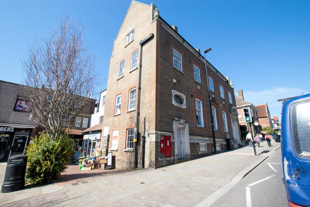 Property photo 1 of 11 Front (Exterior)