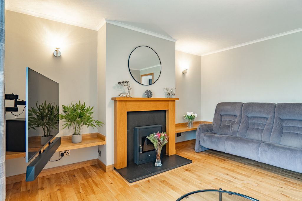 Property photo 3 of 35