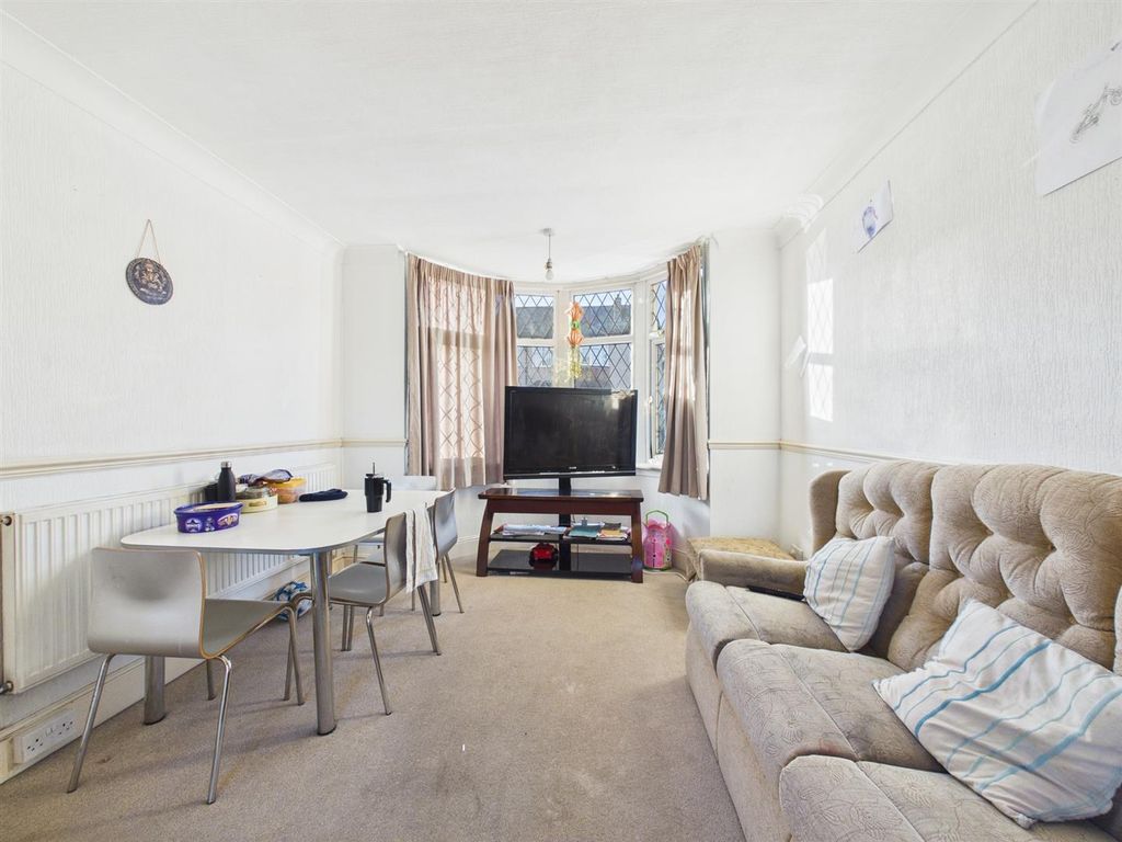 Property photo 2 of 12 Lounge