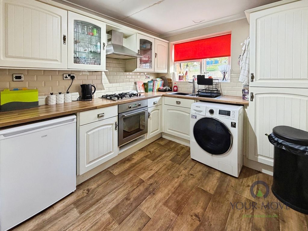 Property photo 2 of 6 Kitchen