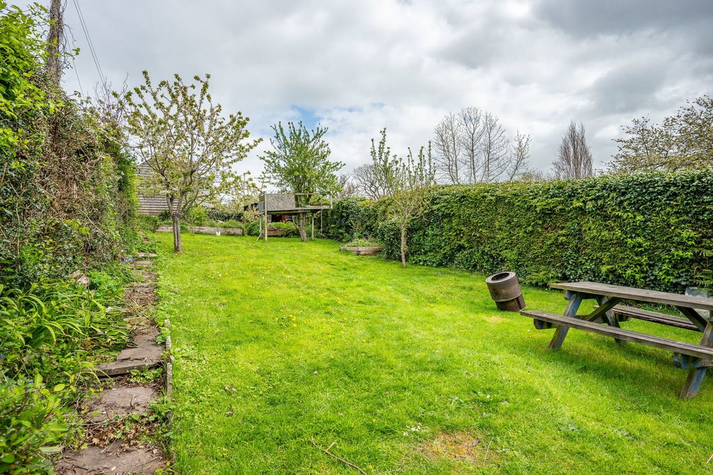 Property photo 3 of 28