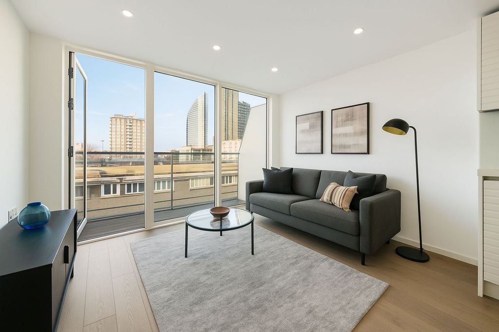 Property photo 2 of 8