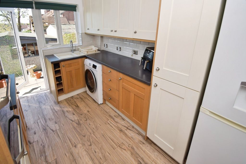 Property photo 3 of 34 Kitchen