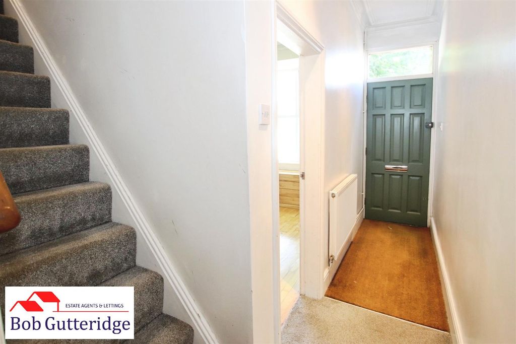 Property photo 3 of 21 Entrance Hall