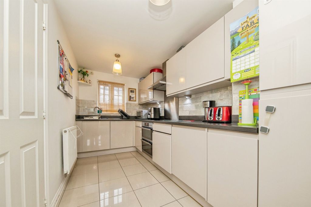 Property photo 2 of 23