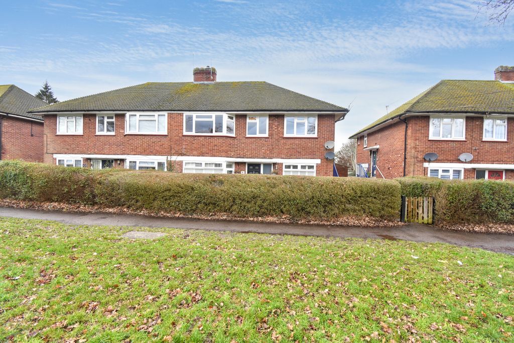 Property photo 1 of 15 Flat 6A Westmead, Windsor, Sl4 3Nl