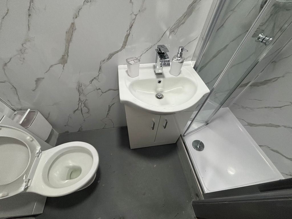 Property photo 2 of 5 Bathroom