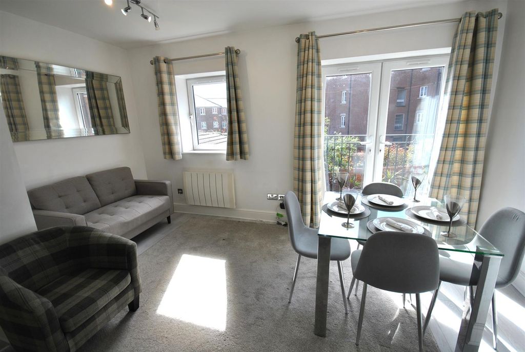 Property photo 2 of 14 Lounge/Dining Area