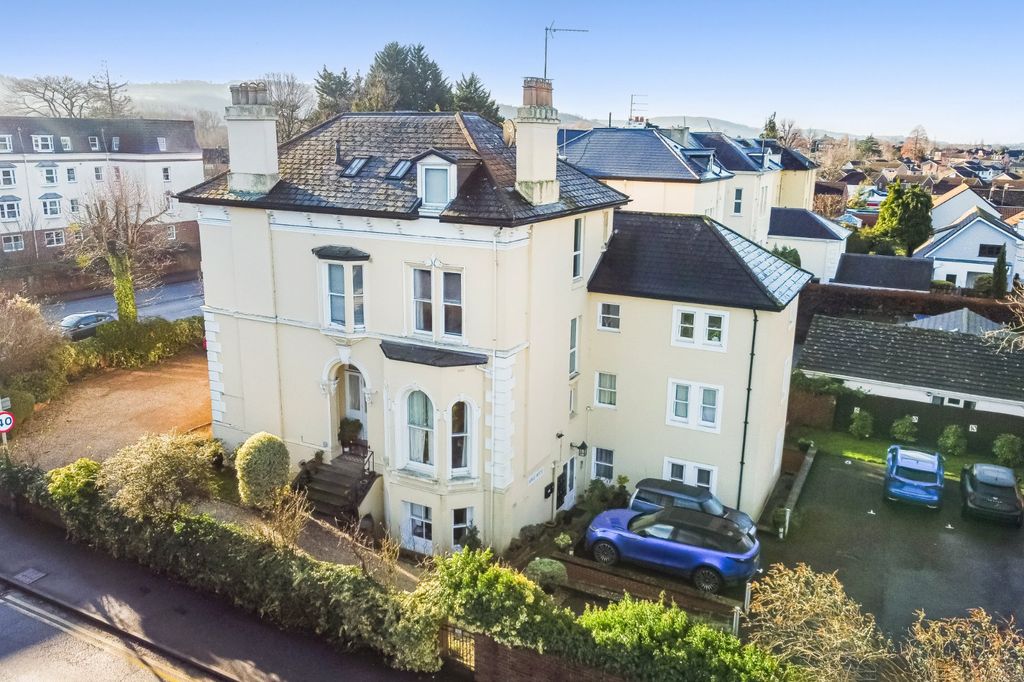 Property photo 2 of 19 Side Profile