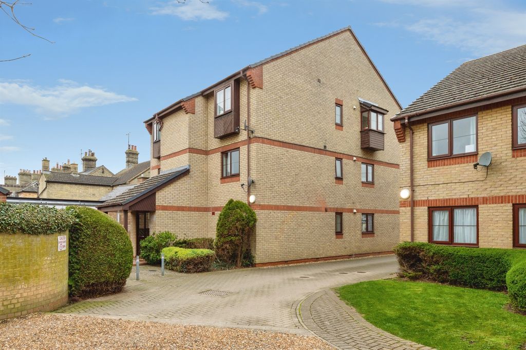 Property photo 1 of 16