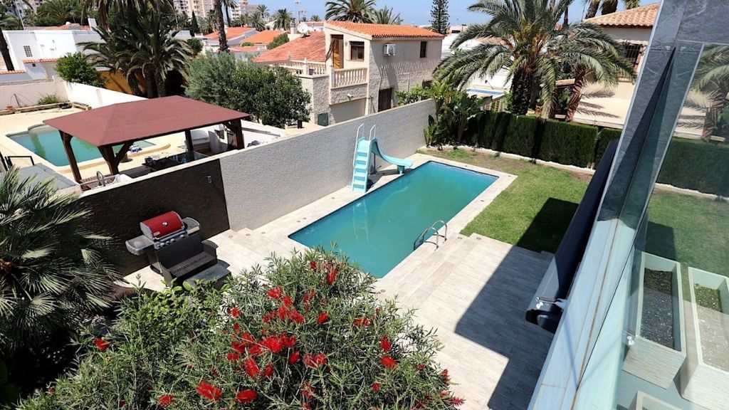Property photo 2 of 32