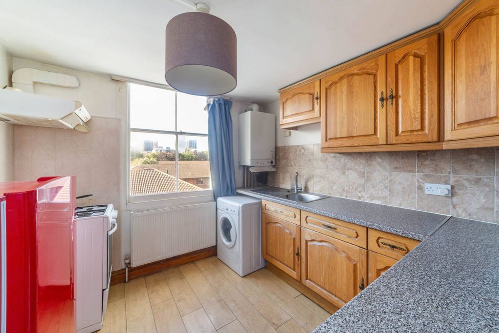 Property photo 2 of 7