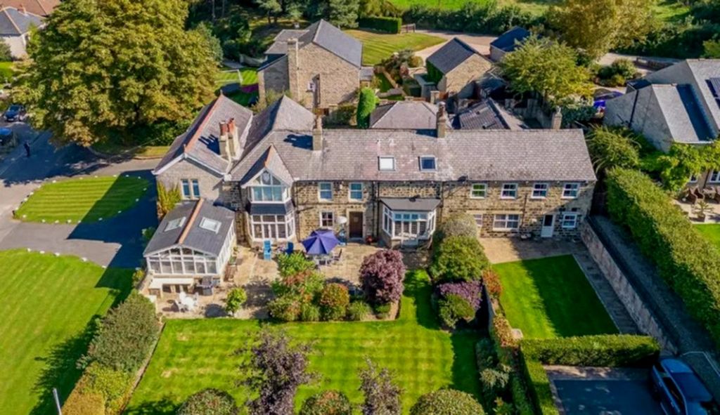 Property photo 2 of 27