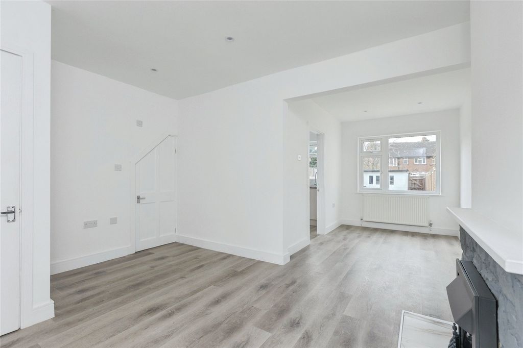 Property photo 2 of 24 Picture No. 11