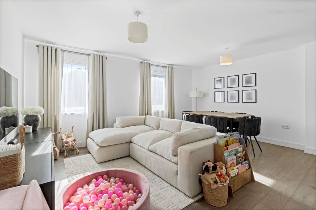 Property photo 3 of 21