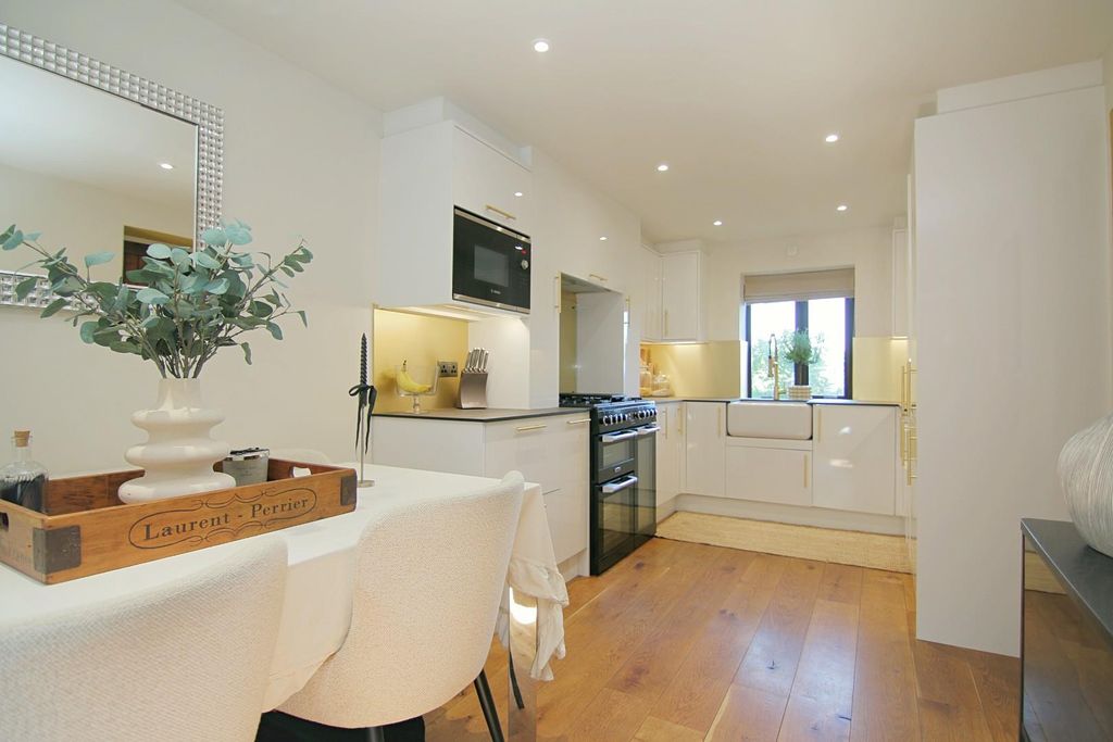 Property photo 2 of 31 Kitchen Diner