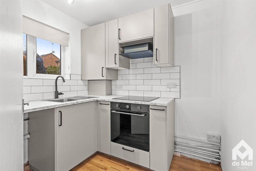 Property photo 3 of 5 Kitchen