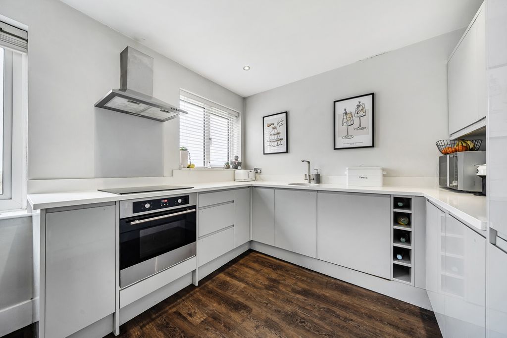 Property photo 3 of 20 Kitchen