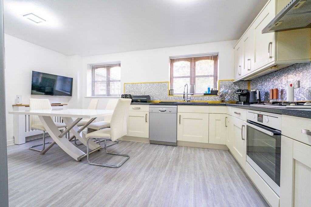 Property photo 2 of 25