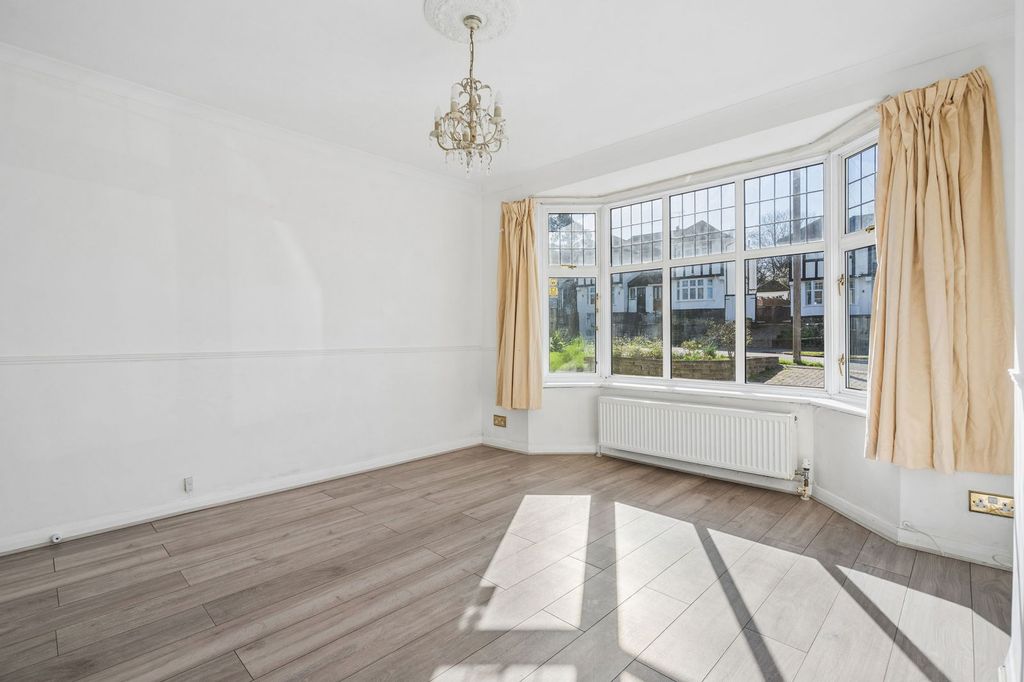 Property photo 2 of 20