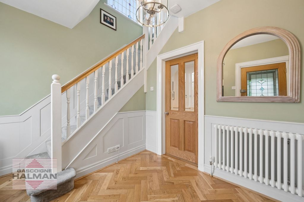Property photo 2 of 41