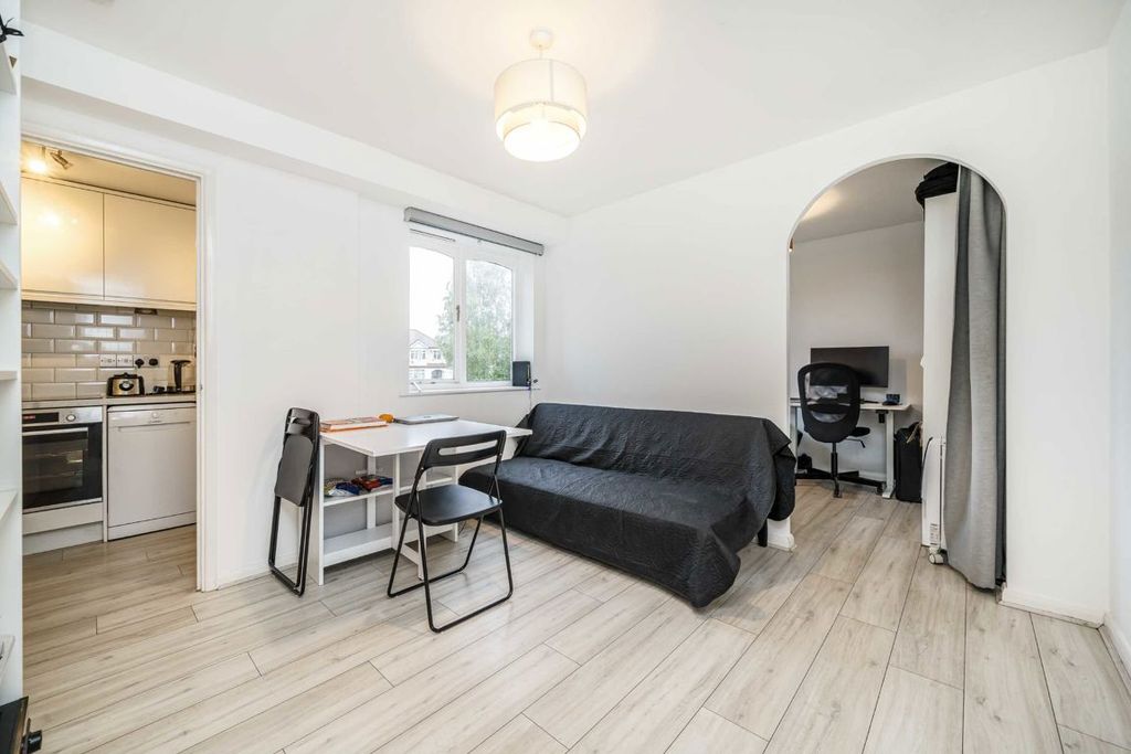 Property photo 3 of 9