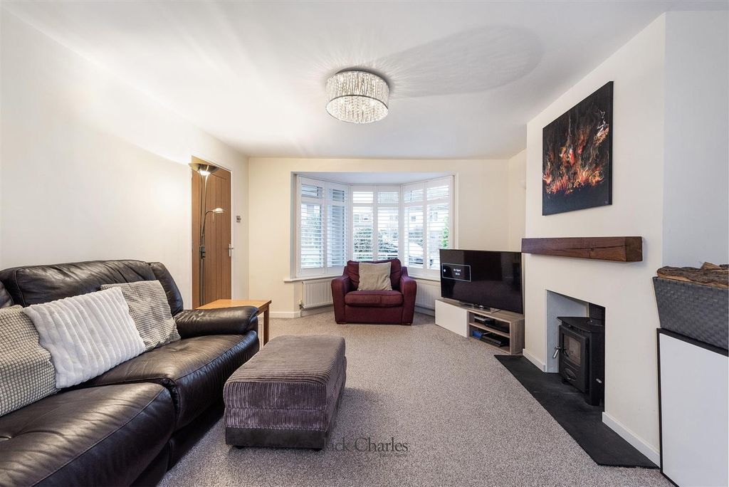 Property photo 2 of 17 33 Wealden Close, Tn11 9Hb 003.Jpg