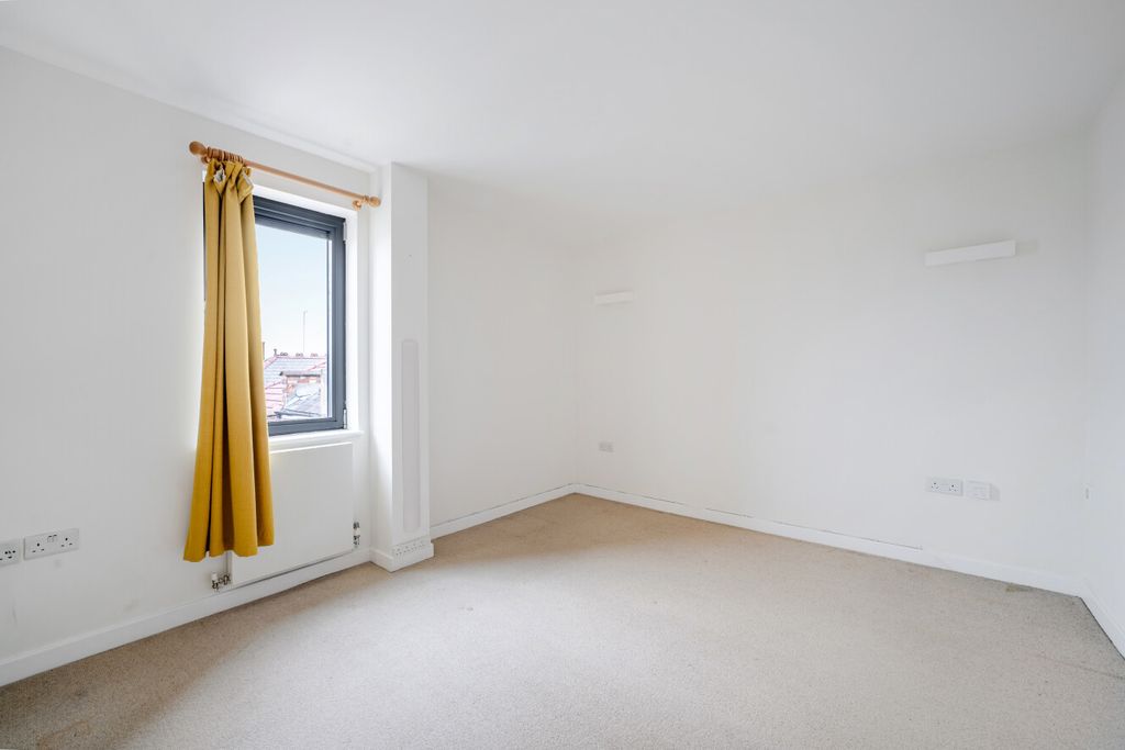 Property photo 3 of 13 1430551-9-69B2E80...