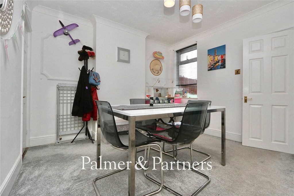 Property photo 3 of 19 Picture No. 04
