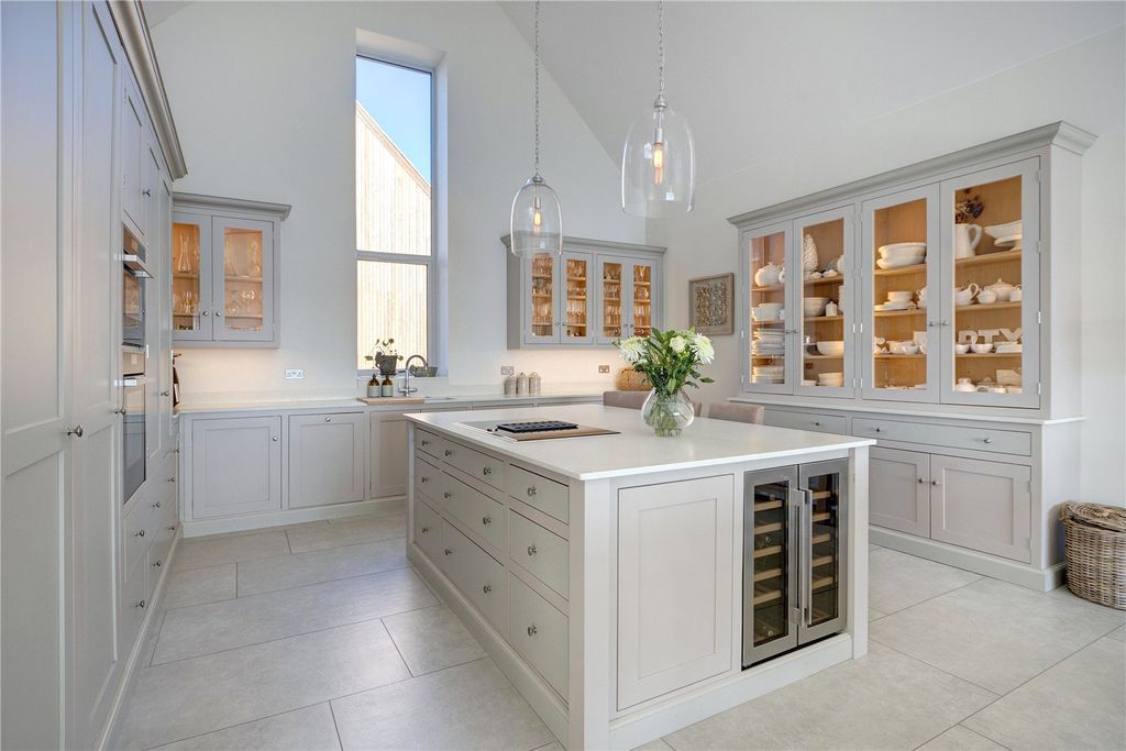 Property photo 3 of 17 Kitchen