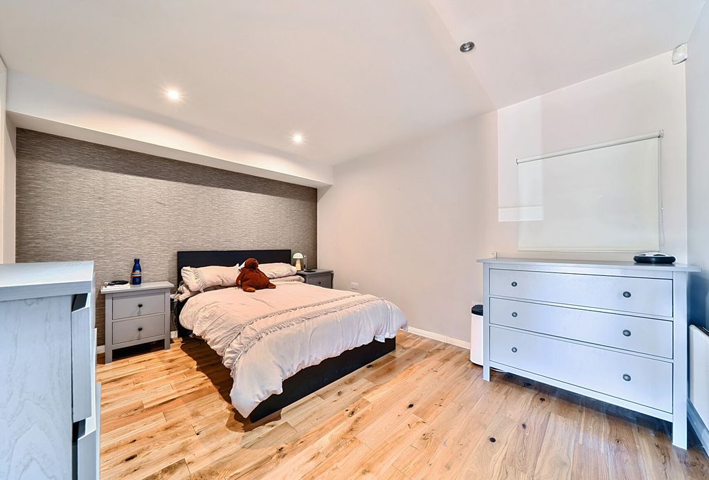 Property photo 3 of 19 1320870-20-686Cfe...