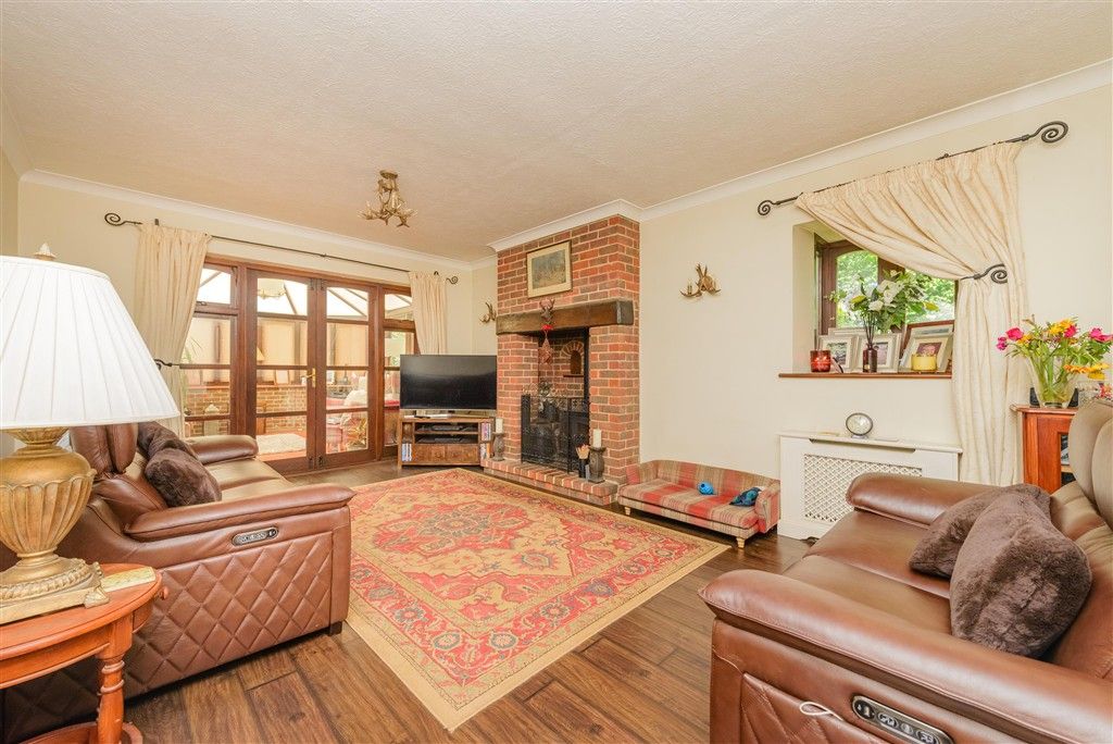 Property photo 3 of 15 Lounge