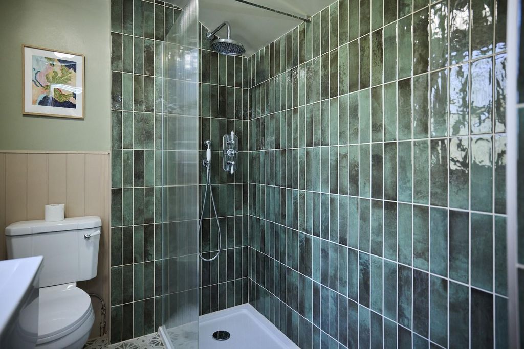 Property photo 1 of 11 Bathroom