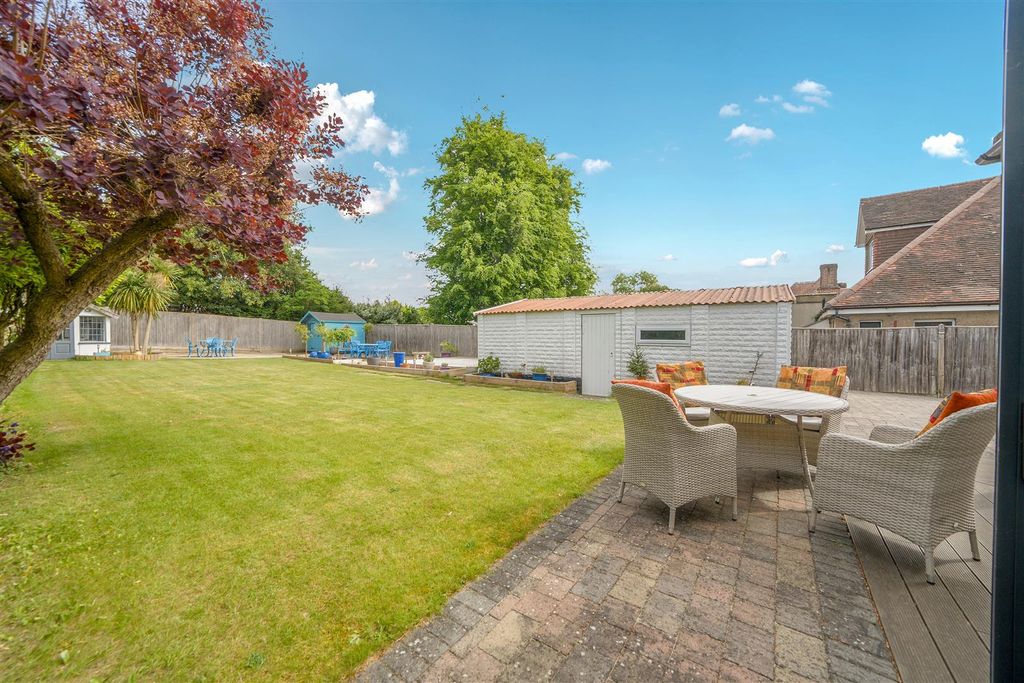 Property photo 3 of 24 For Sale By Aspire Residential | Marshall Avenue