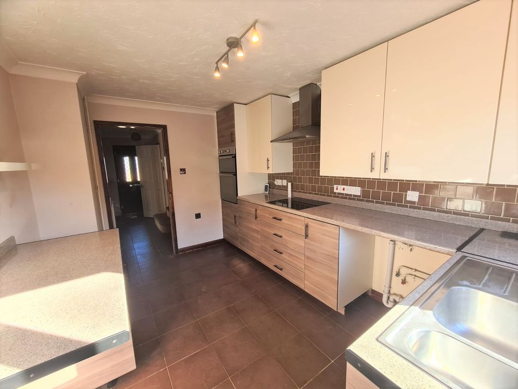 Property photo 2 of 21