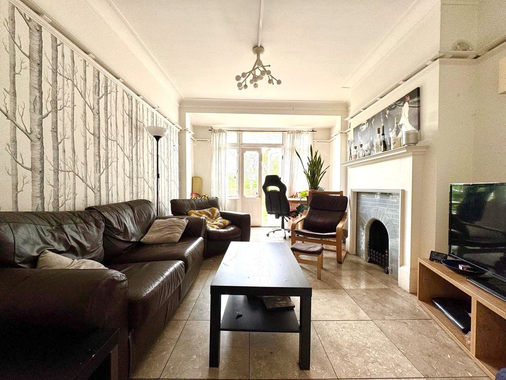 Property photo 3 of 4