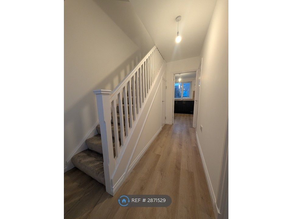 Property photo 2 of 20 Entrance Hallway