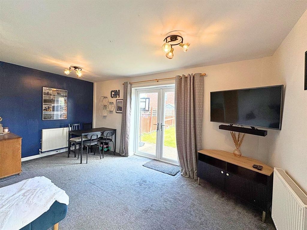 Property photo 3 of 14 Lounge/Diner