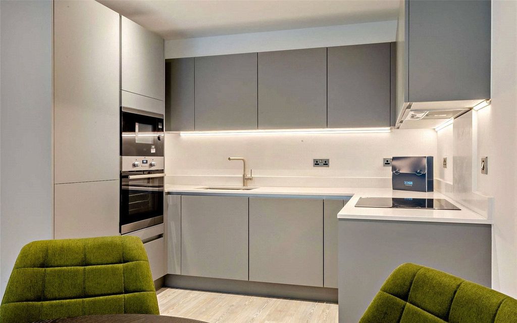 Property photo 1 of 7 Kitchen/Lounge