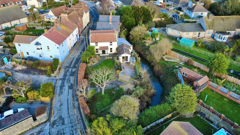 Property photo 1 of 28 Setting