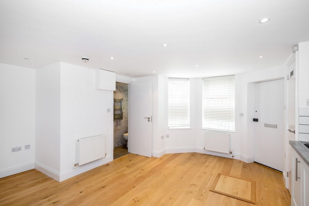 Property photo 3 of 10 Studio Room