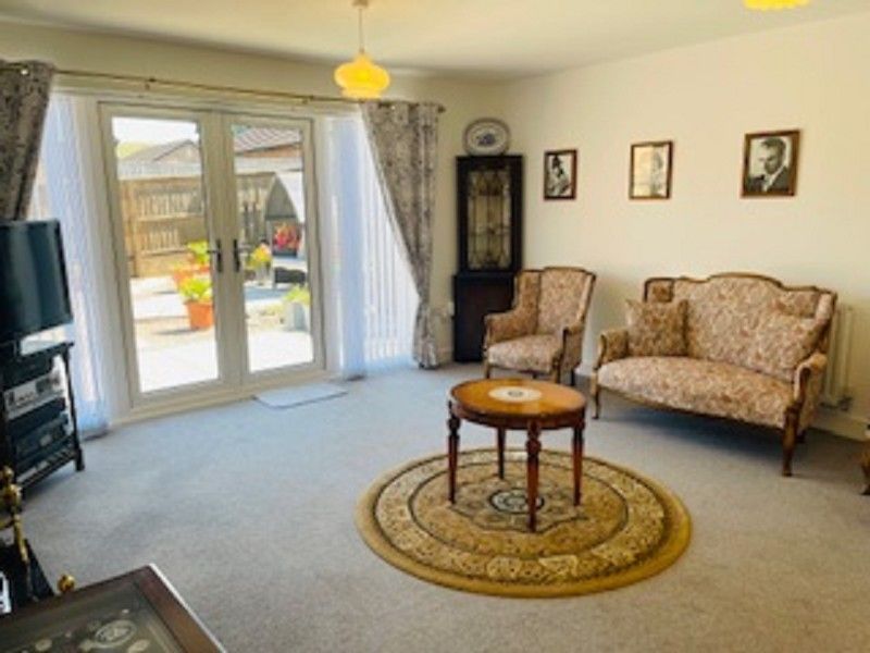 Property photo 3 of 30 Lounge