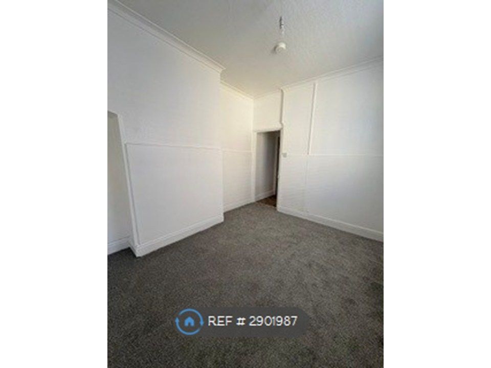 Property photo 3 of 7 Downstairs Flat Bedroom