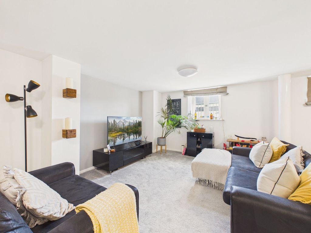 Property photo 2 of 12 Lounge